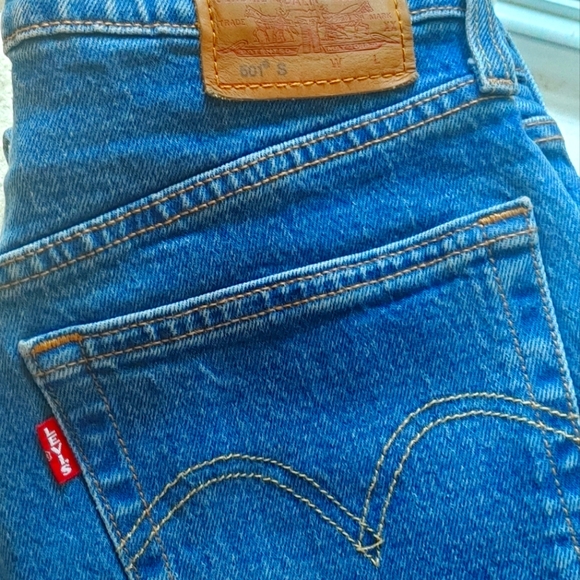 Levi's High-Waisted 501 Button Fly Jeans - Picture 10 of 10